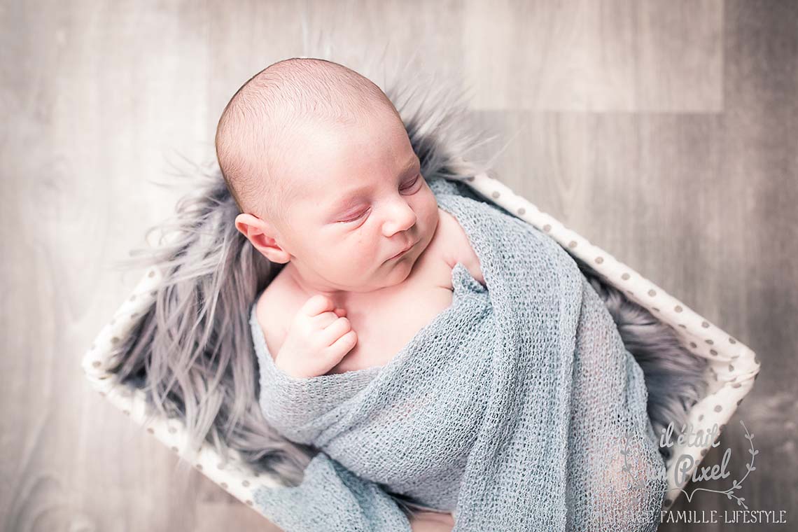 Shooting naissance / séance photo newborn posing
