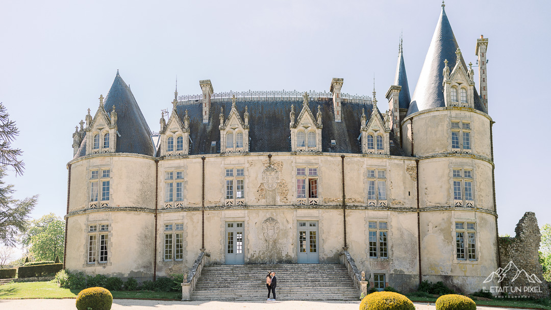 Demande en mariage romantique au Chteau de la Flocellire