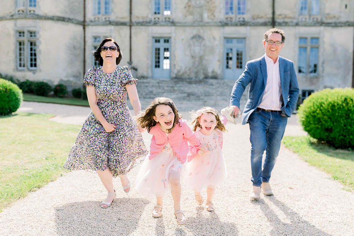 Floral family session in a French chateau