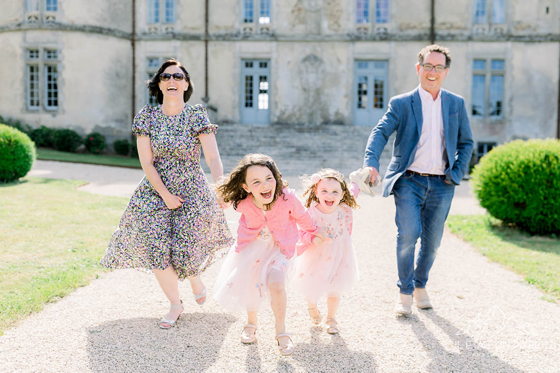 Floral family session in a French chateau