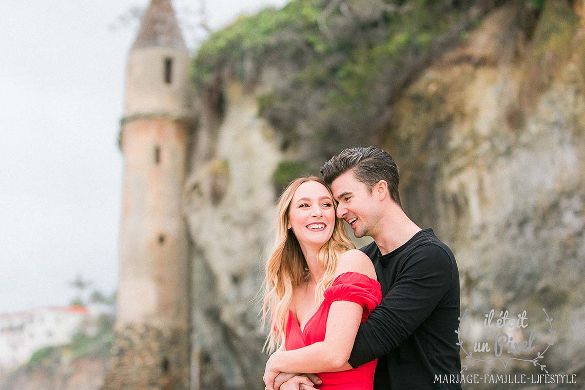 Sance engagement sur une plage californienne