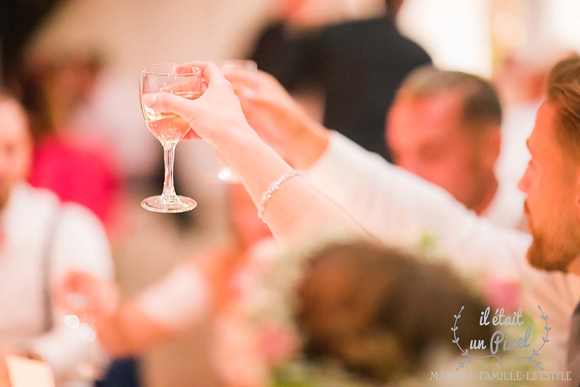 Reportage de mariage avec ceremonie laique a la Catrache, 78