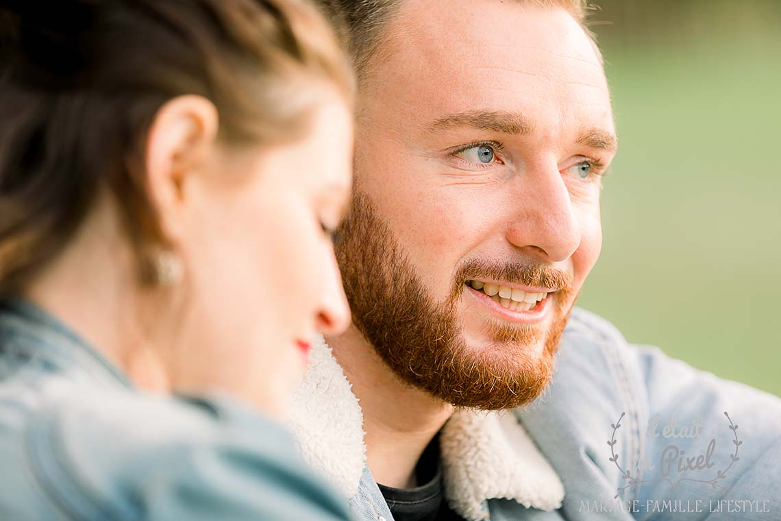 Engagement session in Versailles at sunset