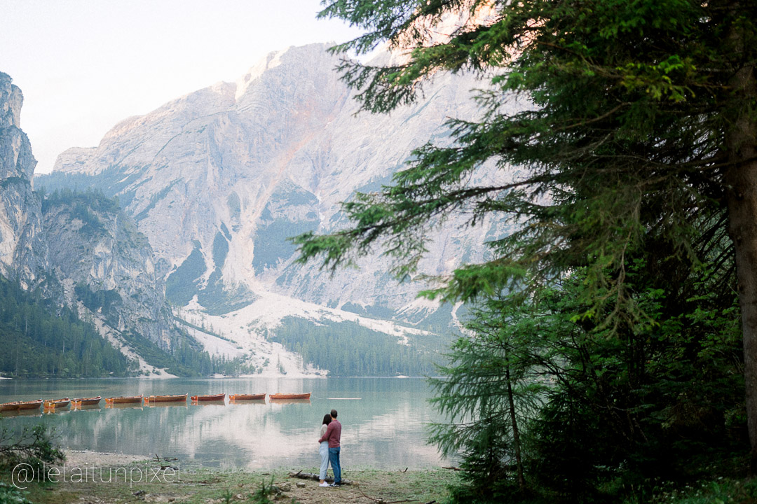 Sance de couple en Italie dans les Dolomites