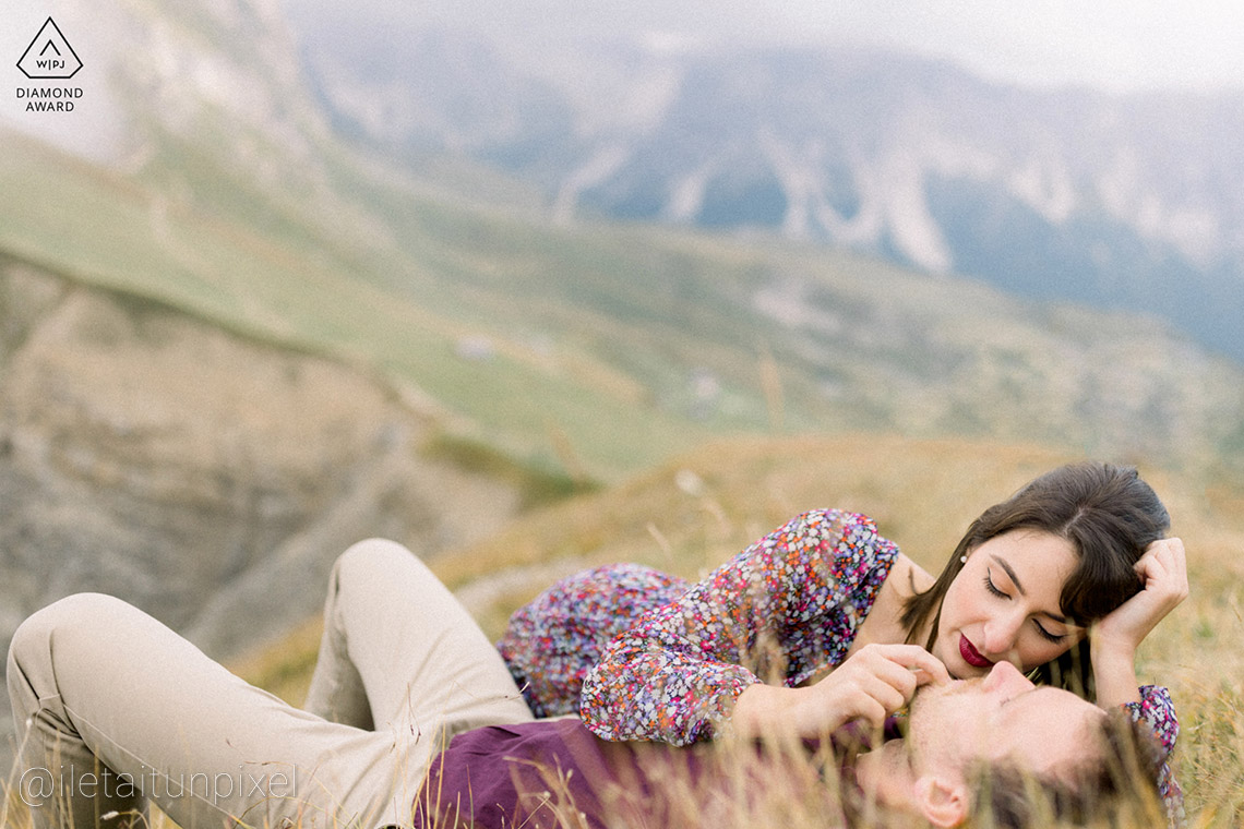 Sance de couple en Italie dans les Dolomites