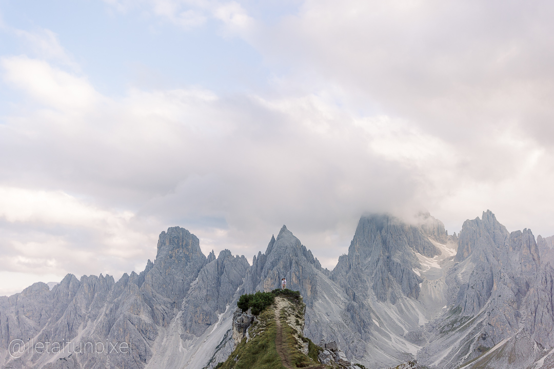 Sance de couple en Italie dans les Dolomites