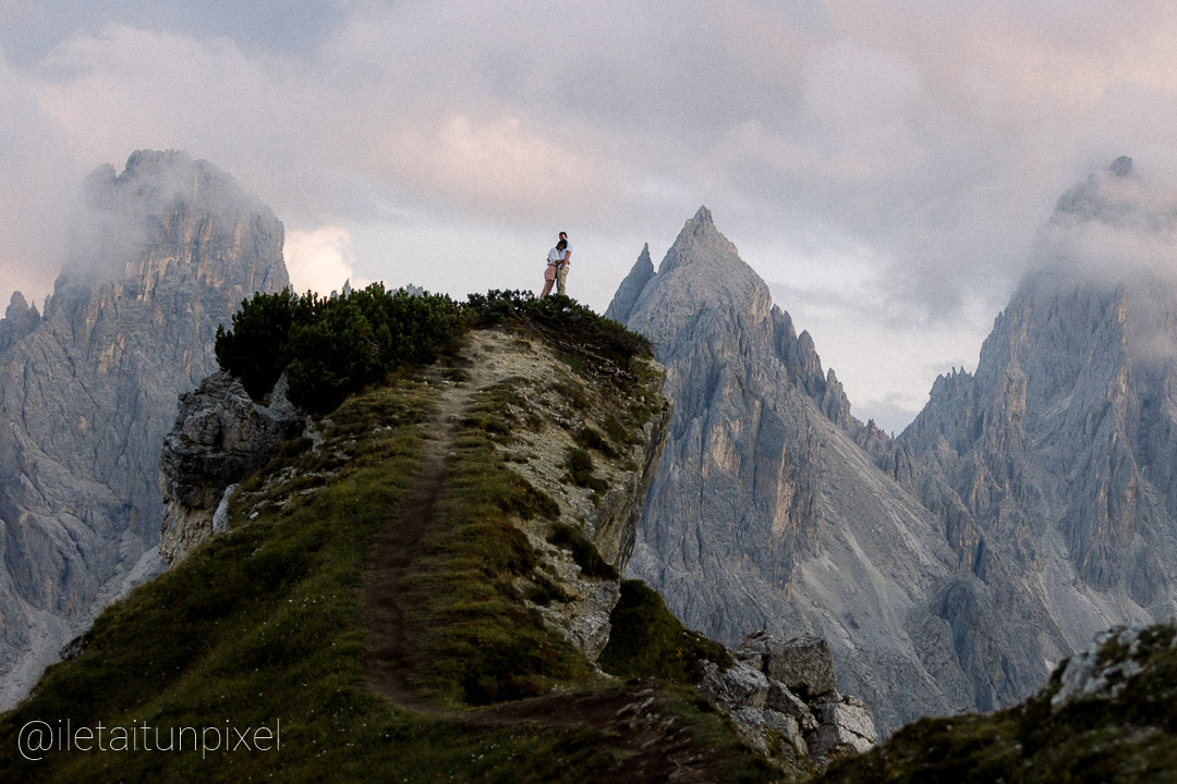 Sance de couple en Italie dans les Dolomites