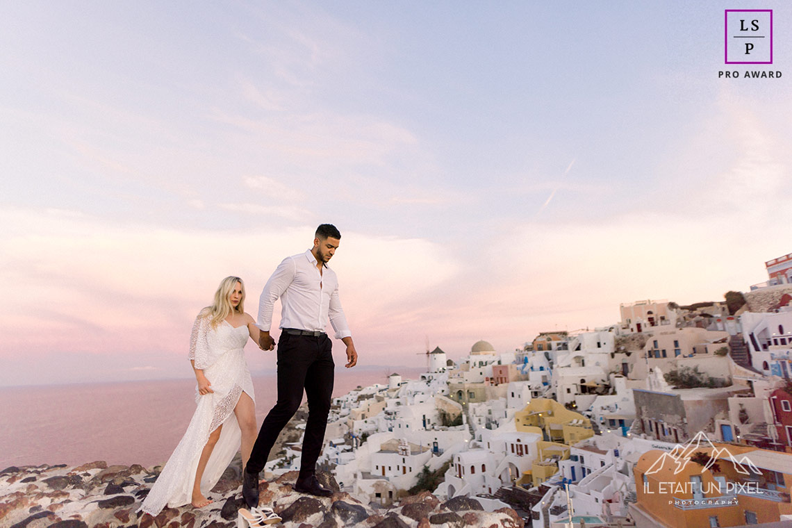 Séance photo couple à Santorin, Grèce