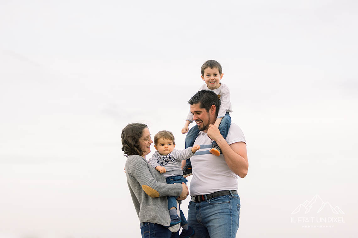 Sance famille lifestyle sur les plages vendennes