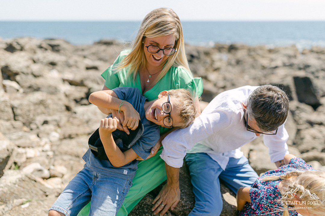 Sunny family photoshoot on the Western coasts of France