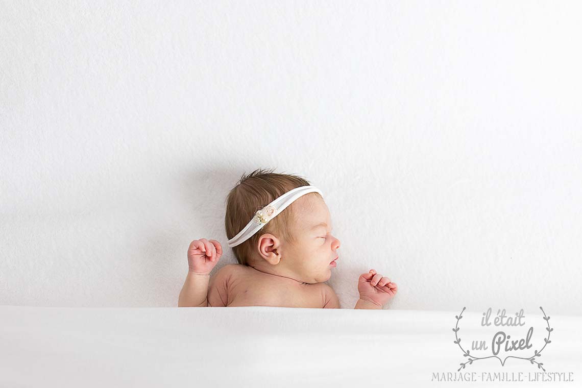 Séance photo Newborn posing / naissance en studio