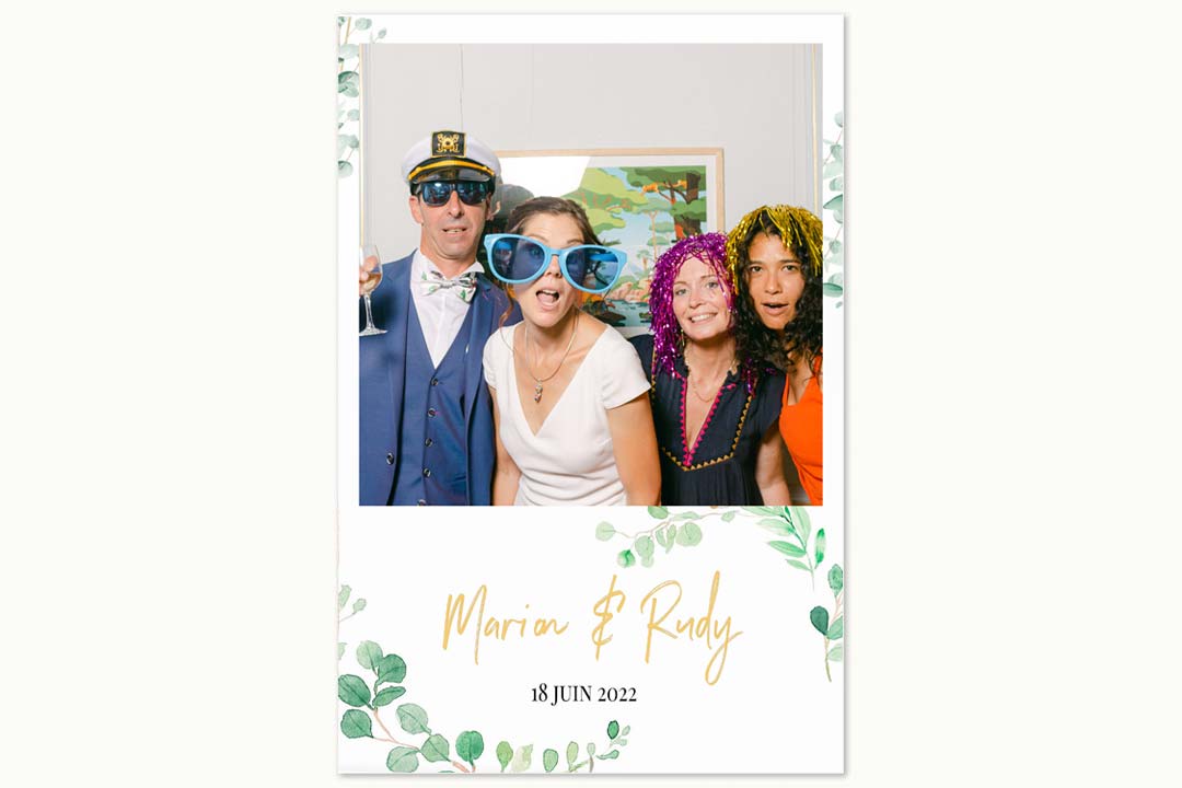 Photo booth for weddings in france, selfie station hire