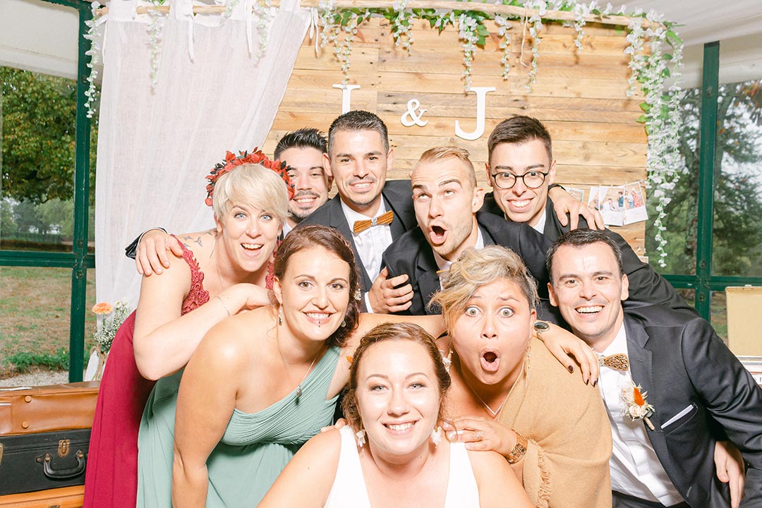 Photo booth for weddings in france, selfie station hire