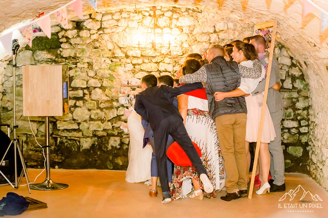 Photo booth for weddings in france, selfie station hire